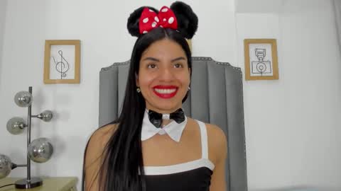 naia_cox online show from November 30, 2025, 4:05 am