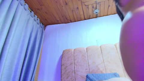 Naia x online show from March 5, 2026, 11:01 pm