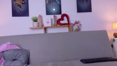 Snapshot of nairagold_ chatting on April 7, 2026, 12:55 am nairagold_ online show from April 7, 2026, 12:55 am