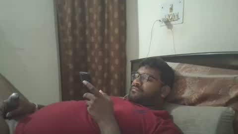 NAIRANANDU28 online show from May 8, 2026, 6:19 am