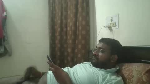 NAIRANANDU28 online show from May 17, 2026, 6:33 am