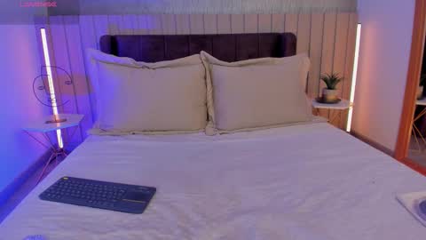 Snapshot of naishaford_1 chatting on November 16, 2025, 12:49 am Naisha Ford online show from November 16, 2025, 12:49 am