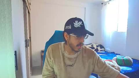 Snapshot of naitsihrc chatting on December 14, 2025, 4:12 pm Nait online show from December 14, 2025, 4:12 pm