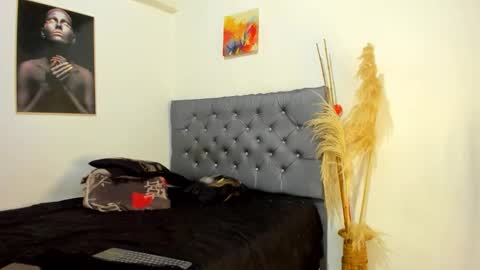 NAJAYLAINDEPENDENT MODEL online show from March 18, 2026, 12:08 pm