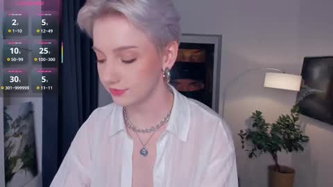 Kate online show from October 31, 2025, 1:45 pm