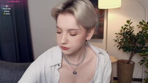 Kate online show from November 30, 2025, 12:20 pm