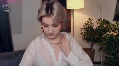 Kate online show from December 3, 2025, 12:25 pm