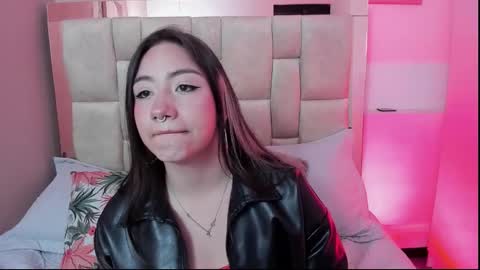 Snapshot of nana__s chatting on December 21, 2025, 3:35 am Nana online show from December 21, 2025, 3:35 am