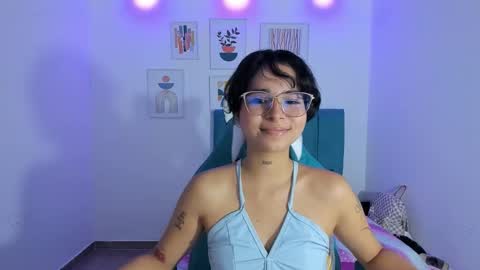 nanami_owo online show from October 3, 2025, 2:41 am