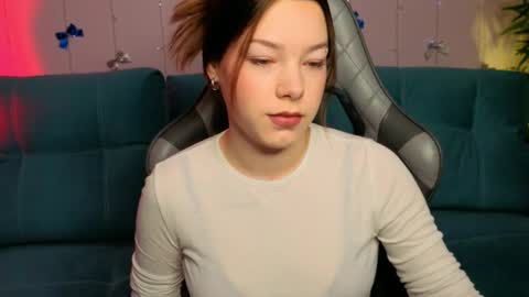 Snapshot of nanami_v02 chatting on December 14, 2025, 8:20 am Maeve online show from December 14, 2025, 8:20 am