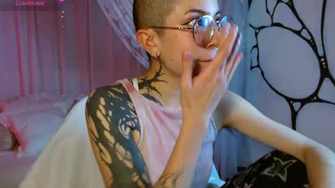 Alma  Maria online show from December 18, 2025, 6:47 pm