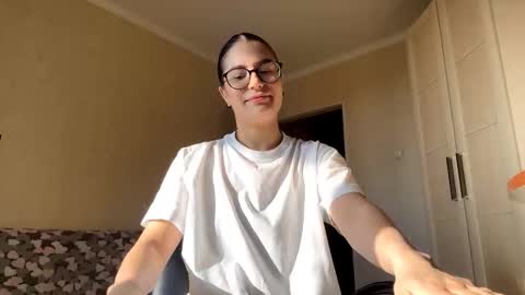 Snapshot of nanceegindlesperger chatting on December 16, 2025, 11:37 am Emilia or Emi online show from December 16, 2025, 11:37 am