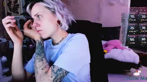 Snapshot of nanitamoore chatting on November 2, 2025, 8:22 pm Monday-Friday 12-4 AM and 6-9 AM New York time online show from November 2, 2025, 8:22 pm