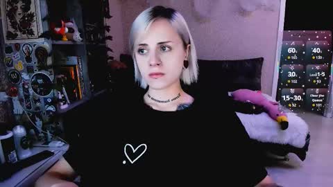 Snapshot of nanitamoore chatting on November 6, 2025, 8:32 pm Monday-Friday 12-4 AM and 6-9 AM New York time online show from November 6, 2025, 8:32 pm