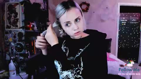 Snapshot of nanitamoore chatting on November 14, 2025, 9:13 pm Monday-Friday 12-4 AM and 6-9 AM New York time online show from November 14, 2025, 9:13 pm