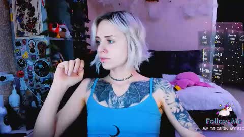 Snapshot of nanitamoore chatting on November 28, 2025, 8:22 pm Monday-Friday 12-4 AM and 6-9 AM New York time online show from November 28, 2025, 8:22 pm