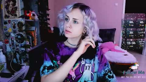 Snapshot of nanitamoore chatting on December 3, 2025, 8:07 pm Monday-Friday 12-4 AM and 6-9 AM New York time online show from December 3, 2025, 8:07 pm