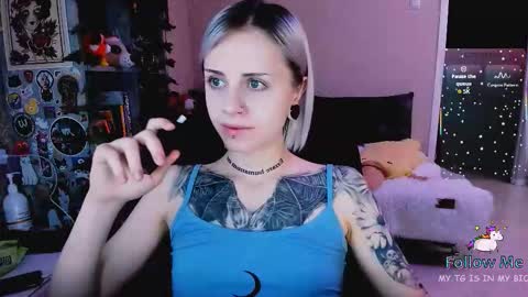 Snapshot of nanitamoore chatting on December 13, 2025, 10:04 pm Monday-Friday 12-4 AM and 6-9 AM New York time online show from December 13, 2025, 10:04 pm