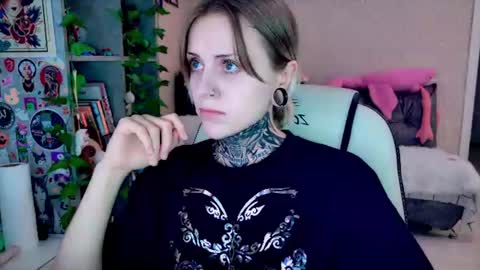 Snapshot of nanitamoore chatting on July 19, 2026, 8:01 pm Monday-Friday 12-4 AM and 6-9 AM New York time online show from July 19, 2026, 8:01 pm