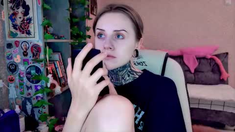 Snapshot of nanitamoore chatting on July 25, 2026, 8:17 pm Monday-Friday 12-4 AM and 6-9 AM New York time online show from July 25, 2026, 8:17 pm