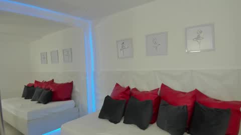 Naomi Amoretti online show from February 25, 2026, 4:49 pm