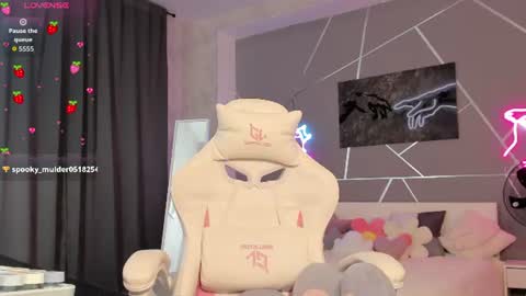 naomi_reiss online show from June 18, 2026, 1:50 am