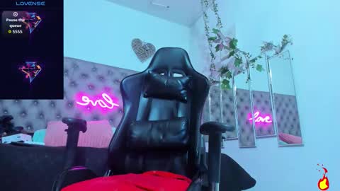 Naomi online show from December 19, 2025, 11:17 am