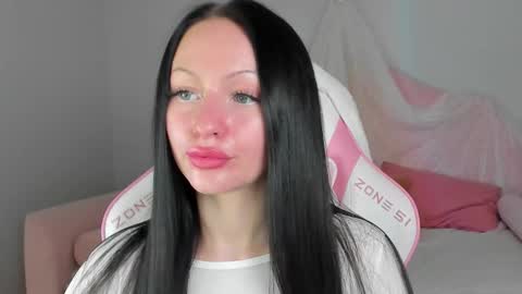 Naomi online show from December 4, 2025, 6:12 am