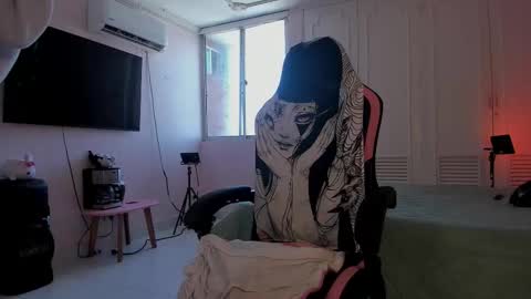 Snapshot of naomibrinks1 chatting on January 9, 2026, 7:48 pm Heidy online show from January 9, 2026, 7:48 pm