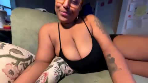 Naomigiirl6 online show from January 31, 2025, 4:38 pm