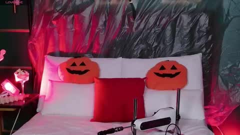 Snapshot of naomimur chatting on October 27, 2025, 5:44 am Naomi online show from October 27, 2025, 5:44 am