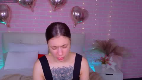 Snapshot of naomimur chatting on November 26, 2025, 4:57 am Naomi online show from November 26, 2025, 4:57 am