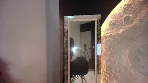 Naomi Qeents online show from November 11, 2025, 1:00 pm