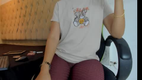 naomis_35 online show from February 10, 2026, 8:13 pm