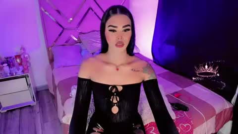 naomisaenz01 online show from July 17, 2026, 7:52 pm