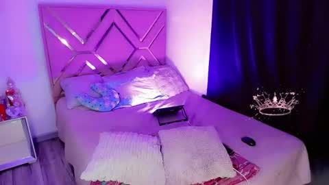 naomisaenz01 online show from July 28, 2026, 11:17 am