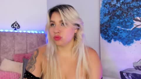 Snapshot of naomisanz_ chatting on April 23, 2026, 12:29 pm Laura online show from April 23, 2026, 12:29 pm