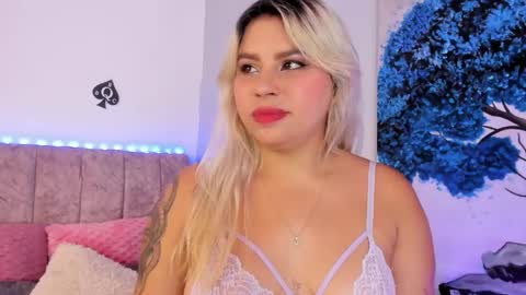 Snapshot of naomisanz_ chatting on April 28, 2026, 6:40 am Laura online show from April 28, 2026, 6:40 am