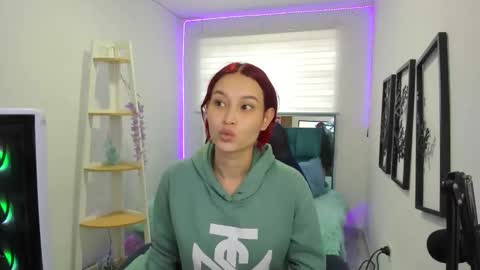 naomy online show from October 27, 2025, 7:40 pm