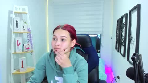 naomy online show from November 19, 2025, 2:11 am