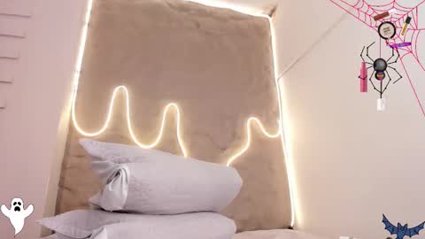 I am Naomy online show from October 23, 2025, 7:12 pm