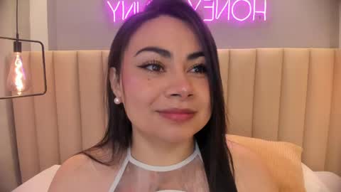 Naomy  online show from May 21, 2026, 10:33 am