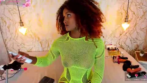 Snapshot of naomyy_cooper chatting on September 26, 2025, 9:08 pm Naomy online show from September 26, 2025, 9:08 pm