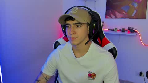 Snapshot of naranjo_seb chatting on February 5, 2025, 6:24 am sebastian online show from February 5, 2025, 6:24 am