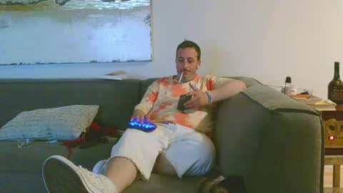 Snapshot of nassobout chatting on June 7, 2026, 8:18 am nassobout online show from June 7, 2026, 8:18 am
