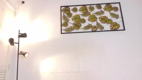 Naty  online show from December 21, 2025, 12:01 pm