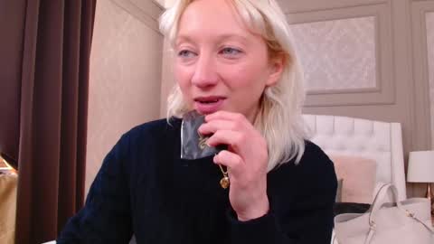 Natalie online show from December 19, 2025, 8:43 am