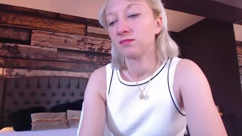 Snapshot of natalie_bitton chatting on May 6, 2026, 8:19 am Natalie online show from May 6, 2026, 8:19 am