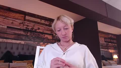Snapshot of natalie_bitton chatting on May 11, 2026, 2:45 pm Natalie online show from May 11, 2026, 2:45 pm