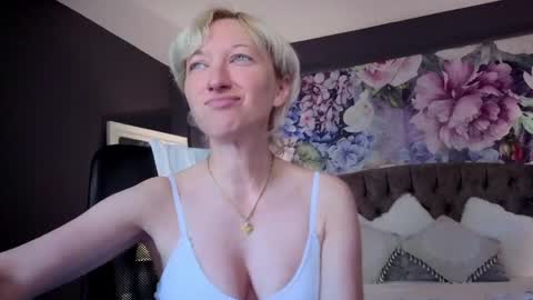 Snapshot of natalie_bitton chatting on May 16, 2026, 7:05 am Natalie online show from May 16, 2026, 7:05 am
